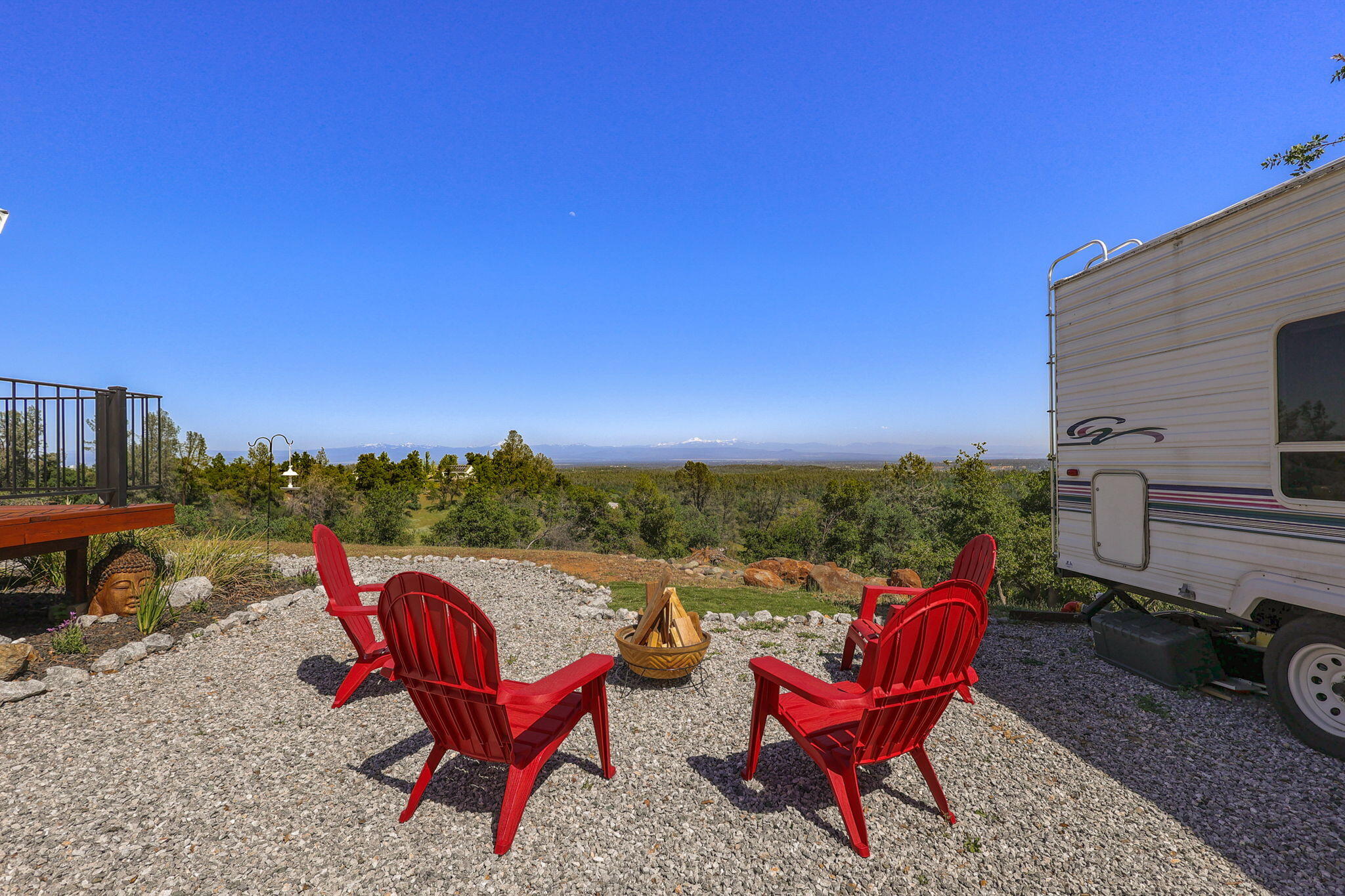 8454 Crown Way Redding, CA 96001 - Photo 34 of 44 a view of a chairs and table in the patio