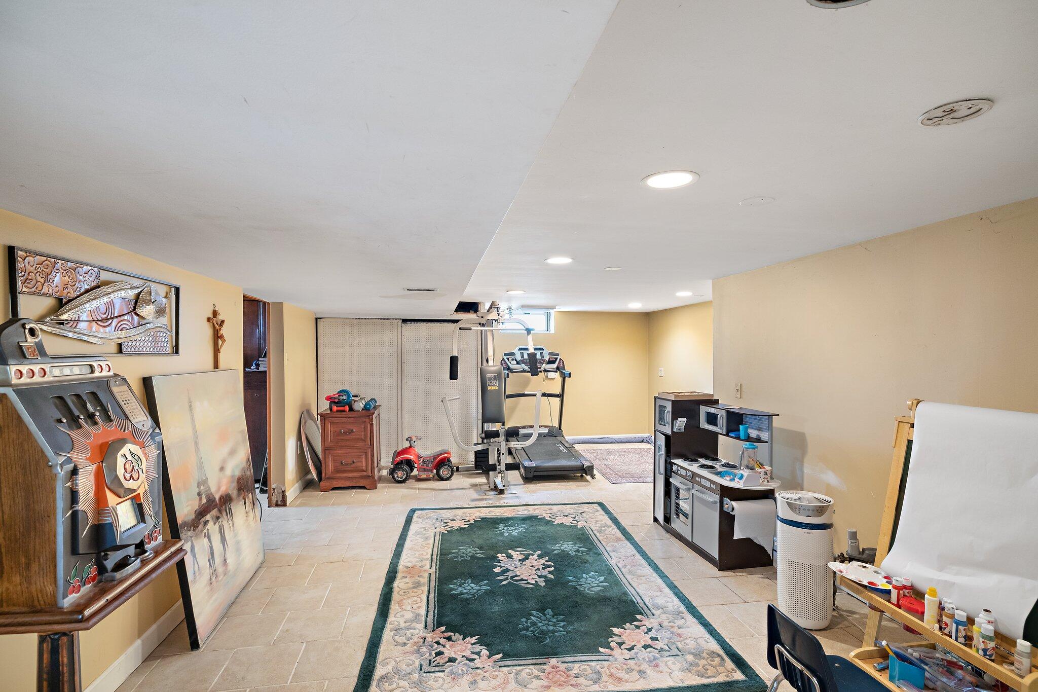 216 Southmoor Road Hammond, IN 46324 - Photo 11 of 19 a view of a room with gym equipment