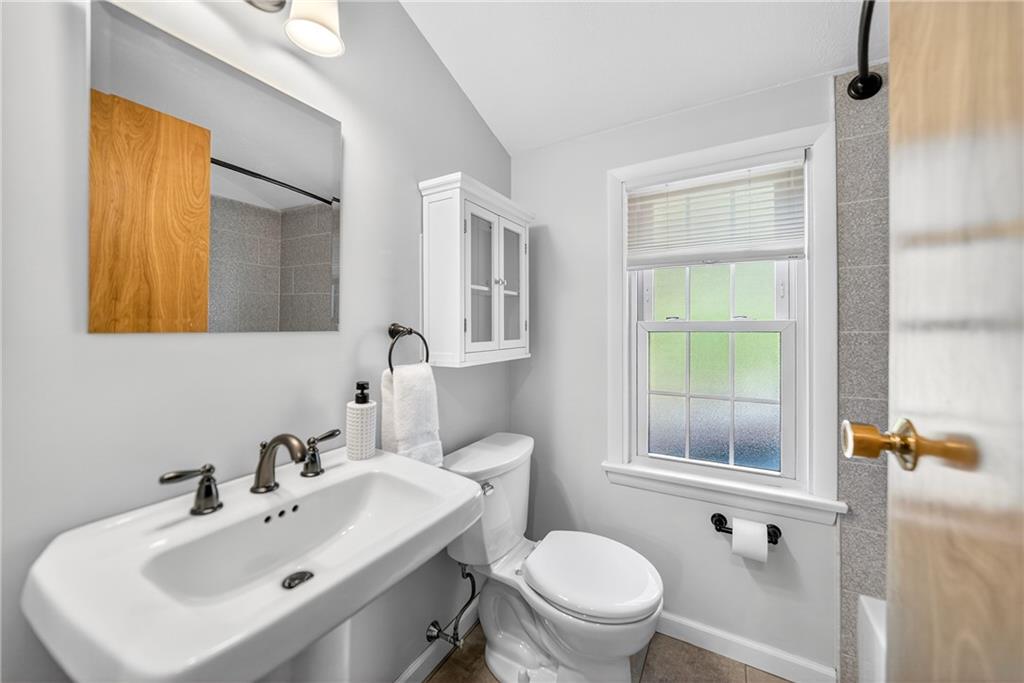 8439 Edwood Road Pittsburgh, PA 15237 - Photo 37 of 46 Hallway Full Bath.