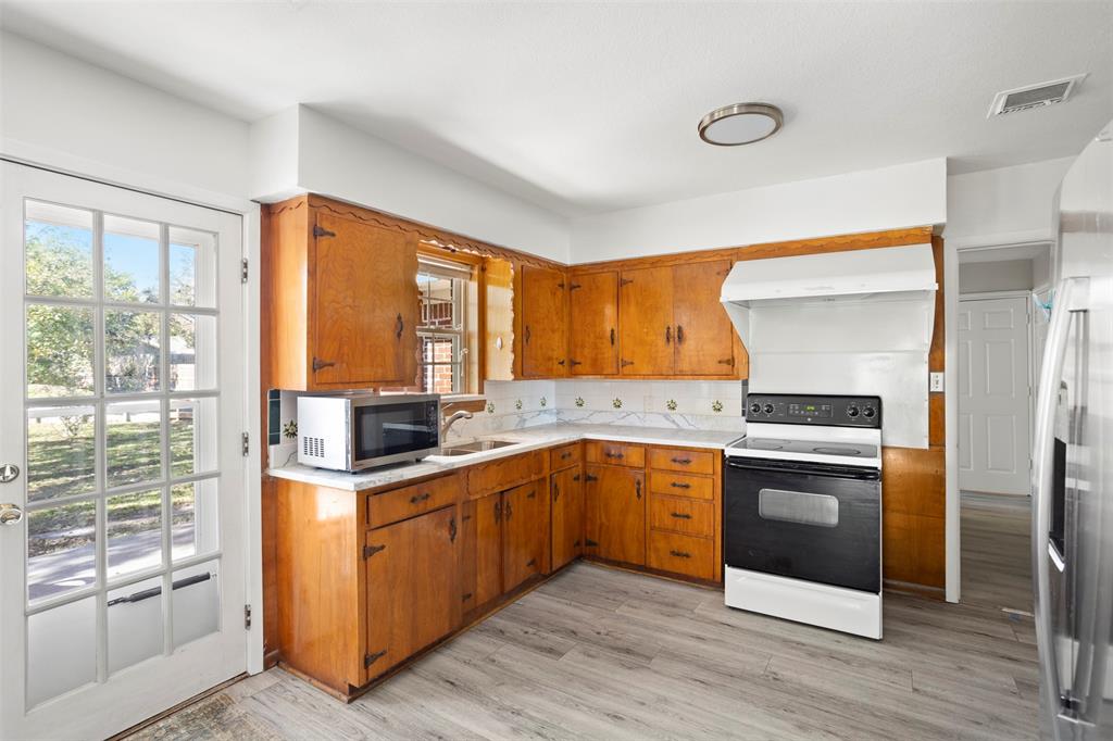 203 Main Street Red Oak, TX 75154 - Photo 13 of 32 a kitchen with a sink stove and refrigerator