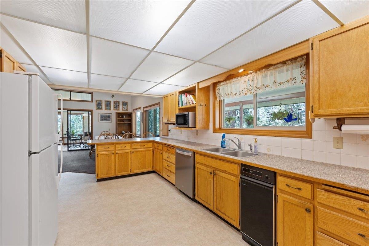 14307 East Cooper Road Mead, WA 99021 - Photo 11 of 49