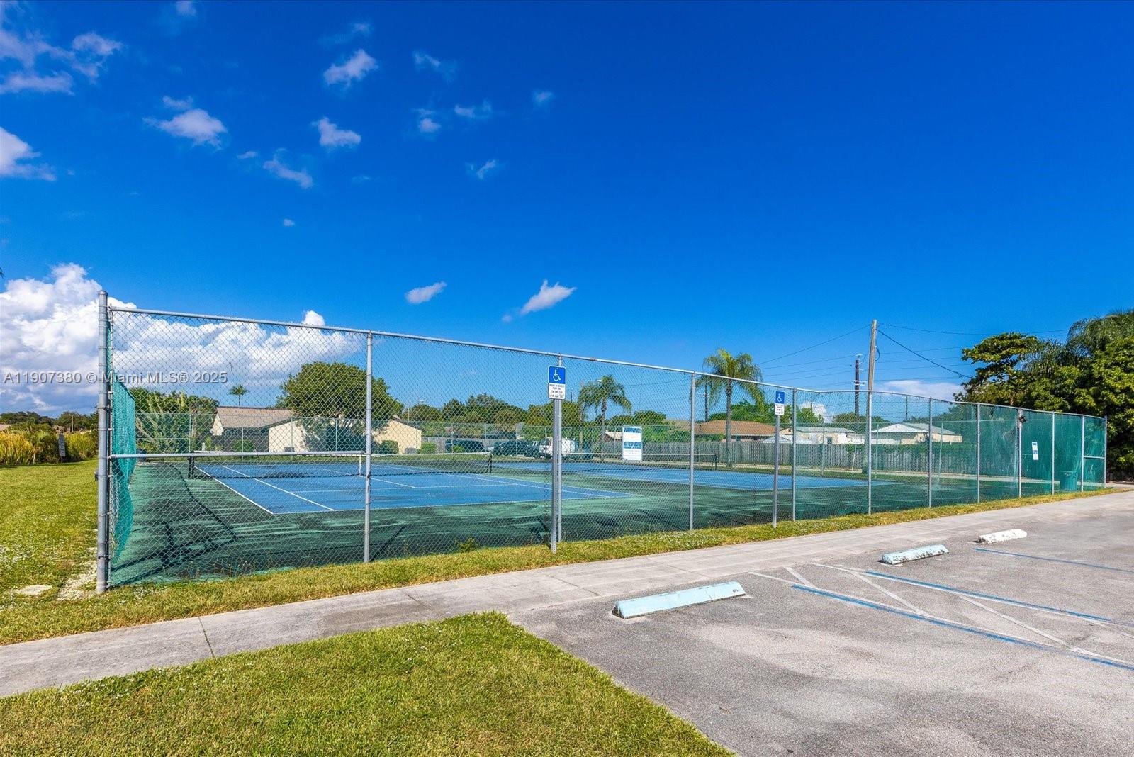 3502 Waterview Circle Palm Springs, FL 33461 - Photo 37 of 39 a view of a backyard
