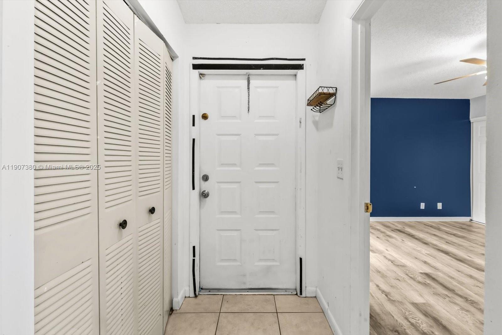 3502 Waterview Circle Palm Springs, FL 33461 - Photo 5 of 39 a view of a bathroom