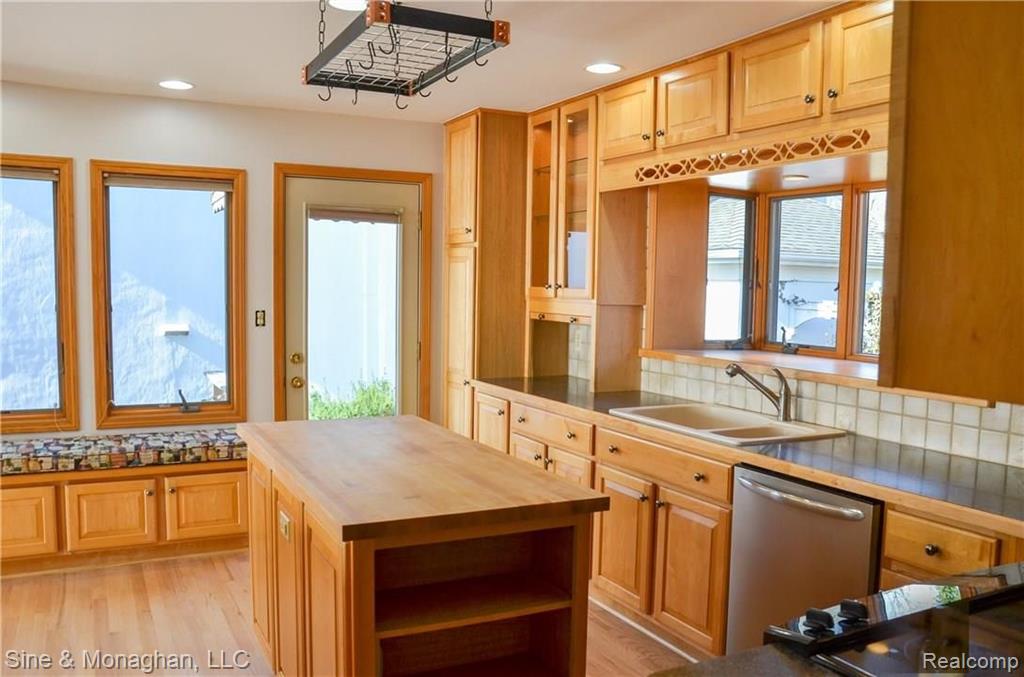 620 North Riverside Avenue St. Clair, MI 48079 - Photo 20 of 53