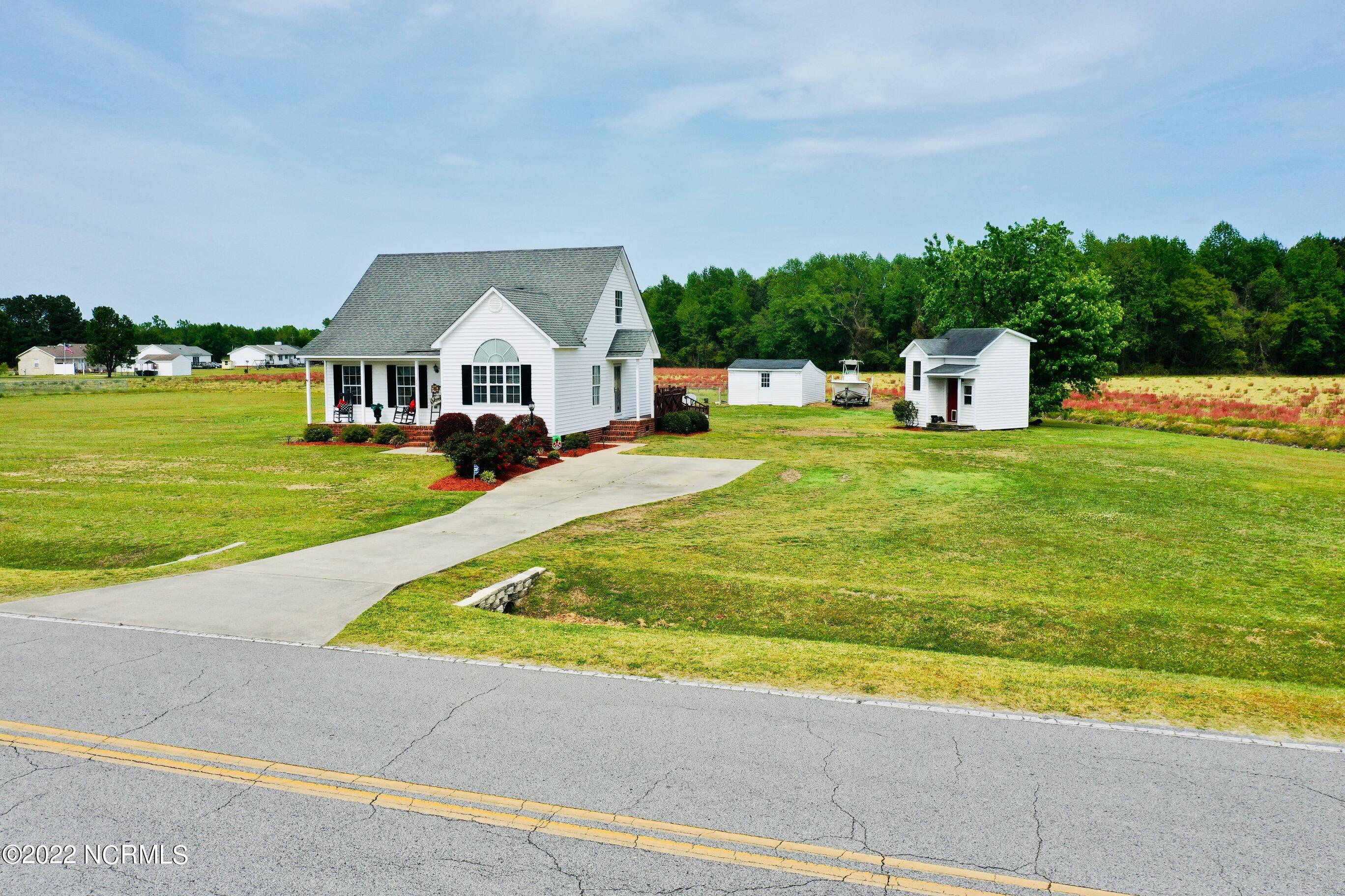 1649 Parker Fork Road Kinston, NC 28504 - Photo 2 of 18 Front of house