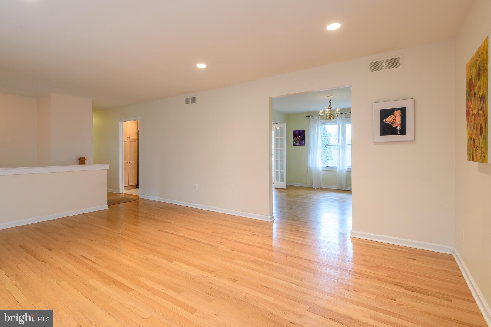 3391 Buck Road Huntingdon Valley, PA 19006 - Photo 20 of 42 Living Room
