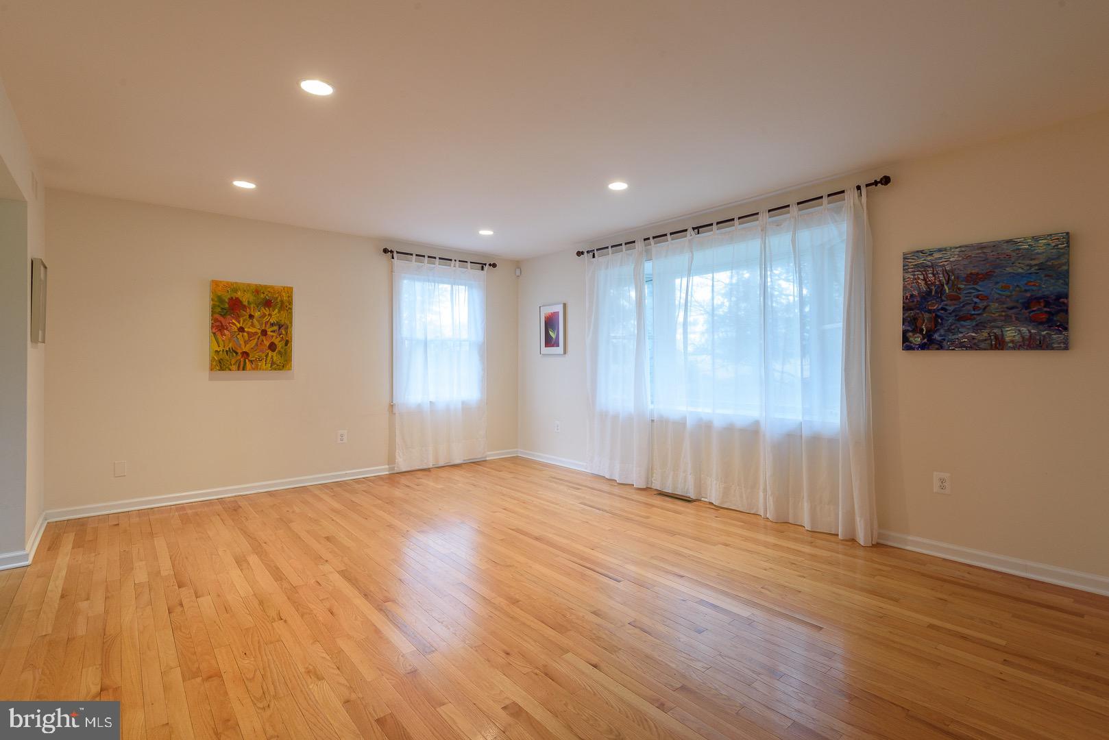 3391 Buck Road Huntingdon Valley, PA 19006 - Photo 21 of 42 Living Room