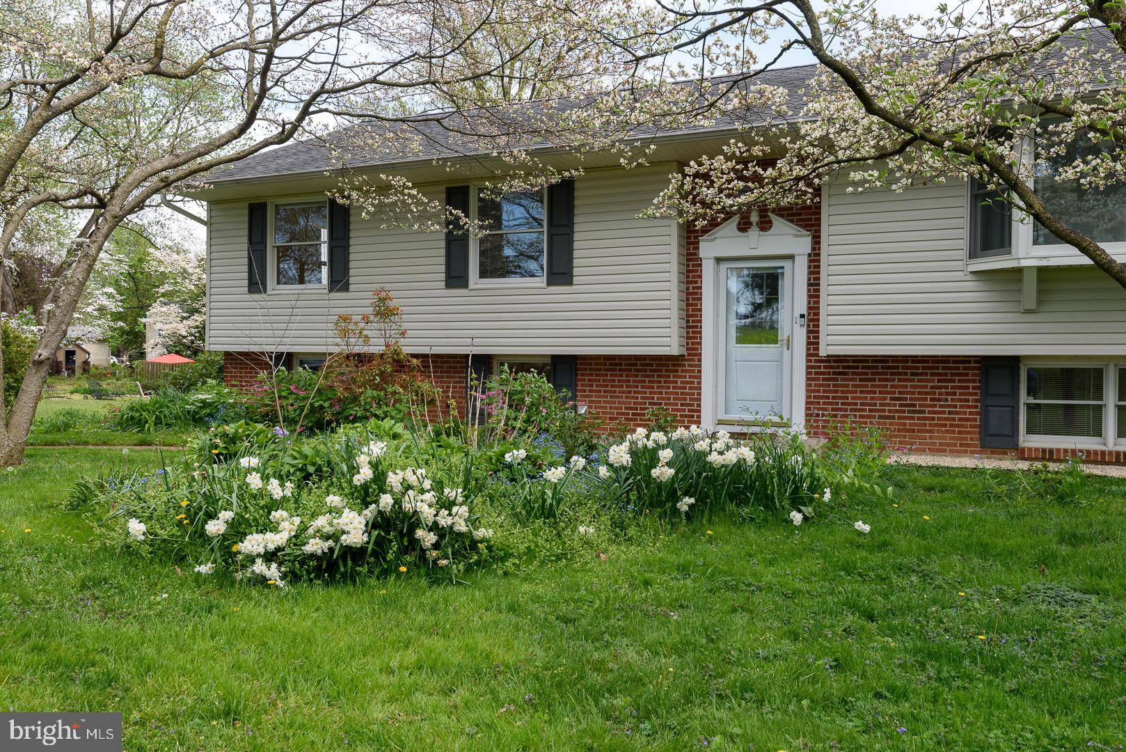 3391 Buck Road Huntingdon Valley, PA 19006 - Photo 4 of 42 Front of House