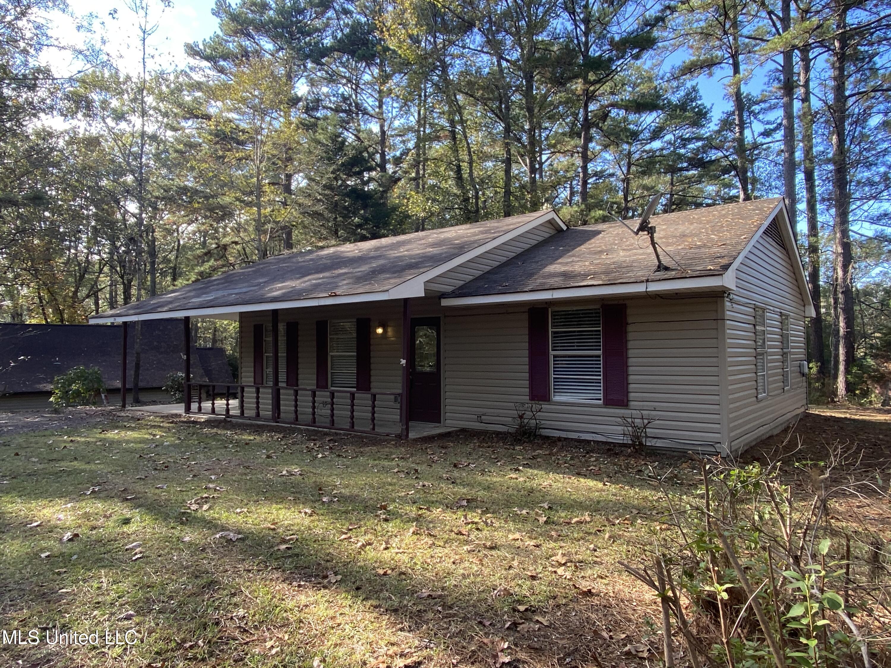 204 Pine Ridge Road Florence, MS 39073 - Photo 1 of 22 DED96A84-3F19-4B59-B361-BA2C9AA5955F