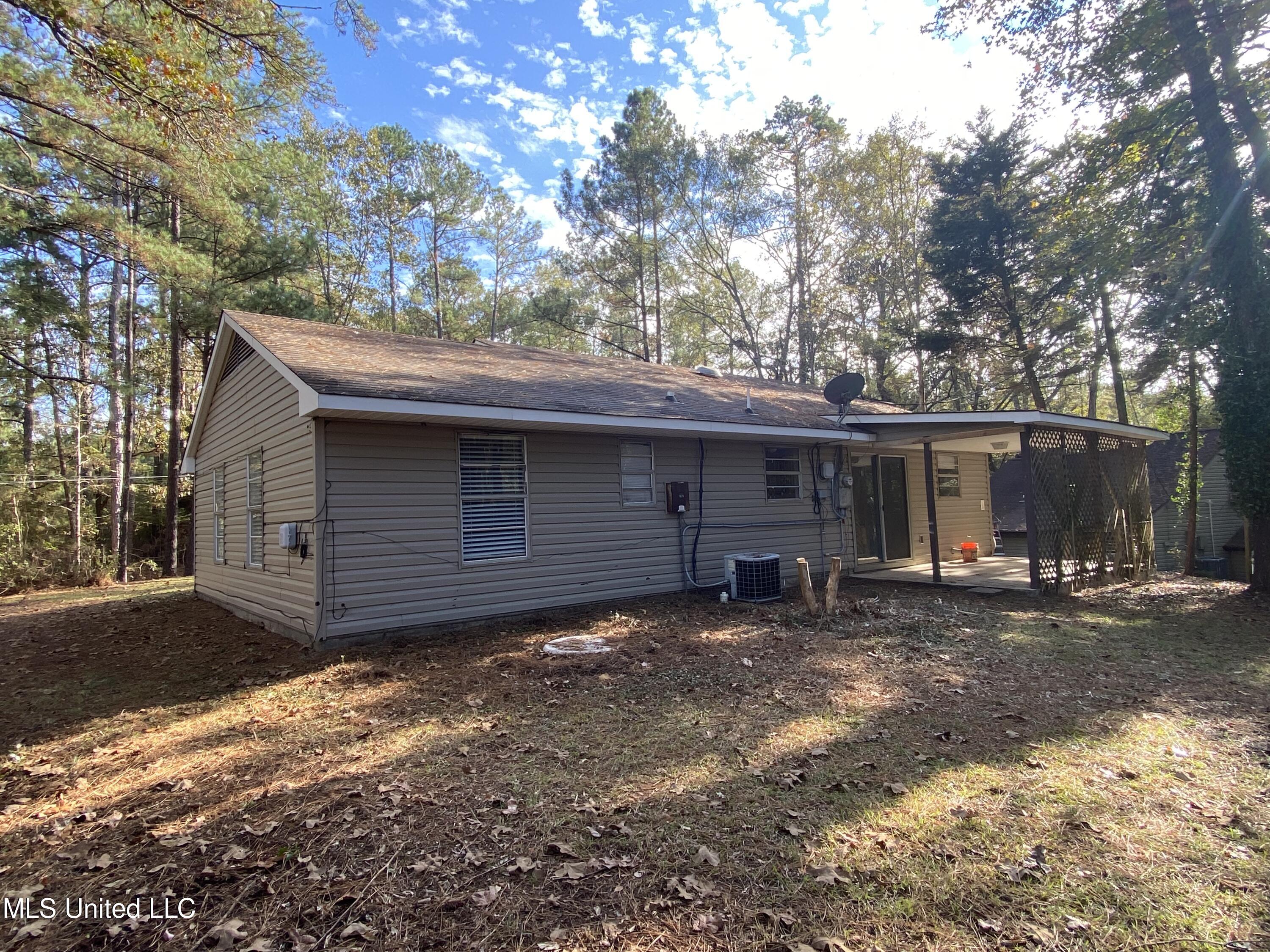 204 Pine Ridge Road Florence, MS 39073 - Photo 13 of 22 923859AC-381C-423D-B0A1-8A8C0267F67A