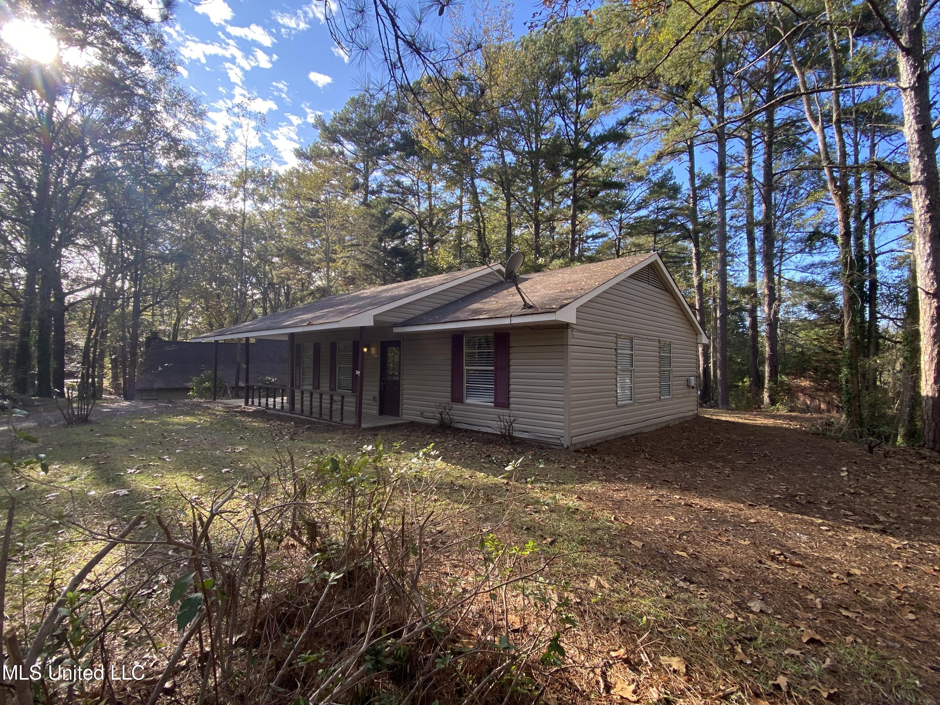 204 Pine Ridge Road Florence, MS 39073 - Photo 3 of 22 69E22525-1F41-4769-A79A-0C69C2F183E6
