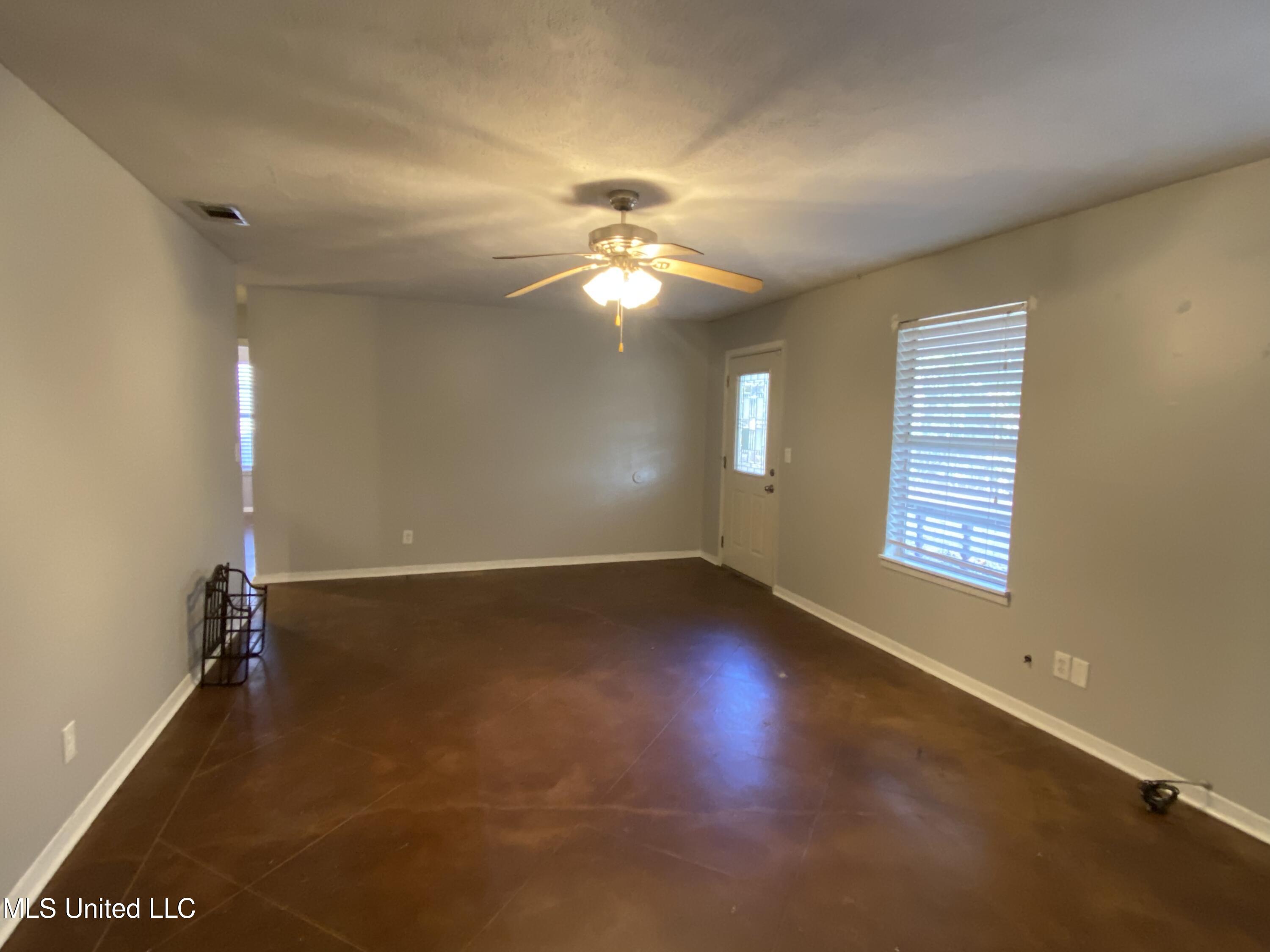 204 Pine Ridge Road Florence, MS 39073 - Photo 5 of 22 59126862-5C5A-405B-8225-ADD973DA70AB
