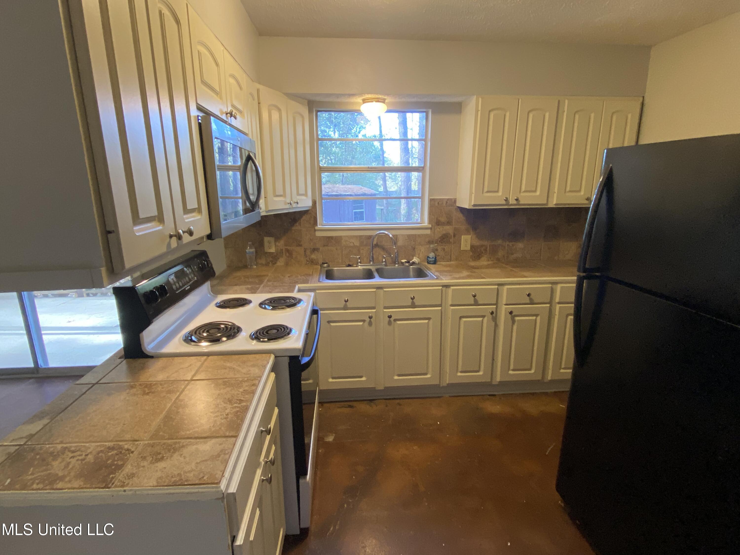 204 Pine Ridge Road Florence, MS 39073 - Photo 6 of 22 F7B0E6D4-6296-469D-8DFB-7B442A7D1F34