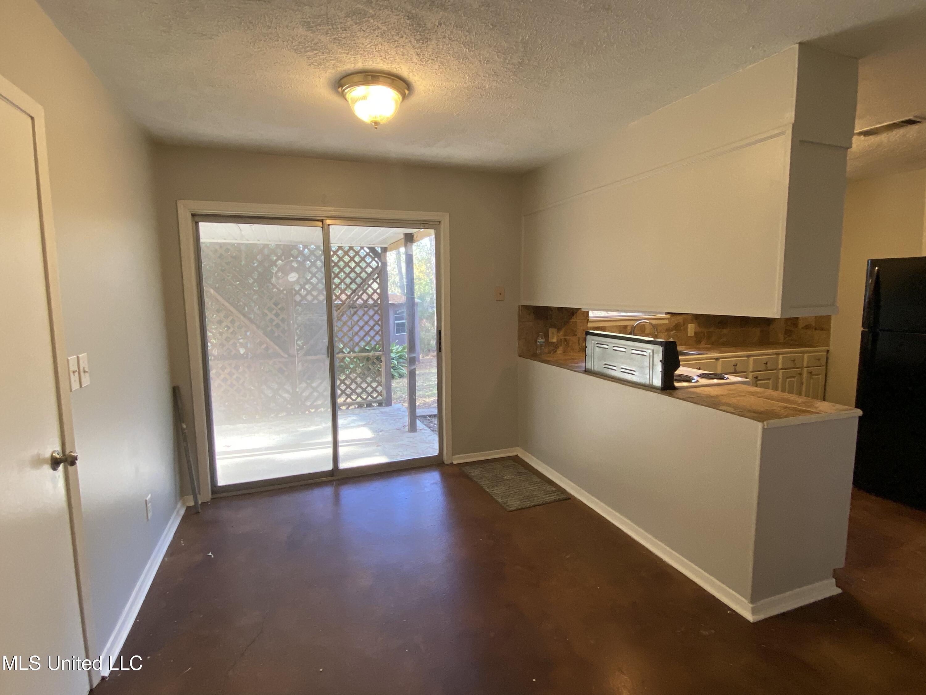 204 Pine Ridge Road Florence, MS 39073 - Photo 7 of 22 3FCA388E-CD2B-46FA-A165-6C8FCE580C65