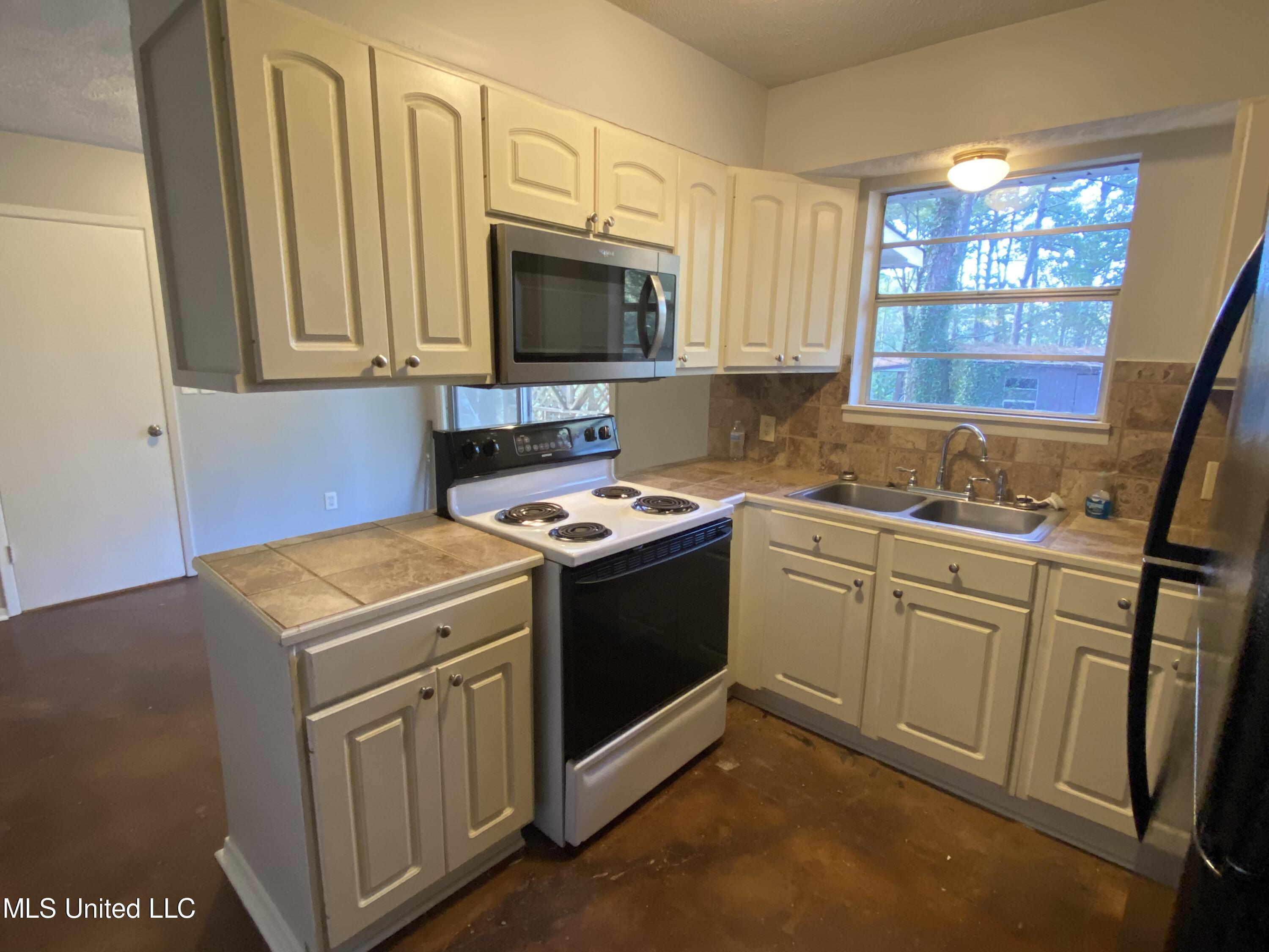 204 Pine Ridge Road Florence, MS 39073 - Photo 8 of 22 7282D55D-A7E8-40D4-BFA8-523992CA19D1