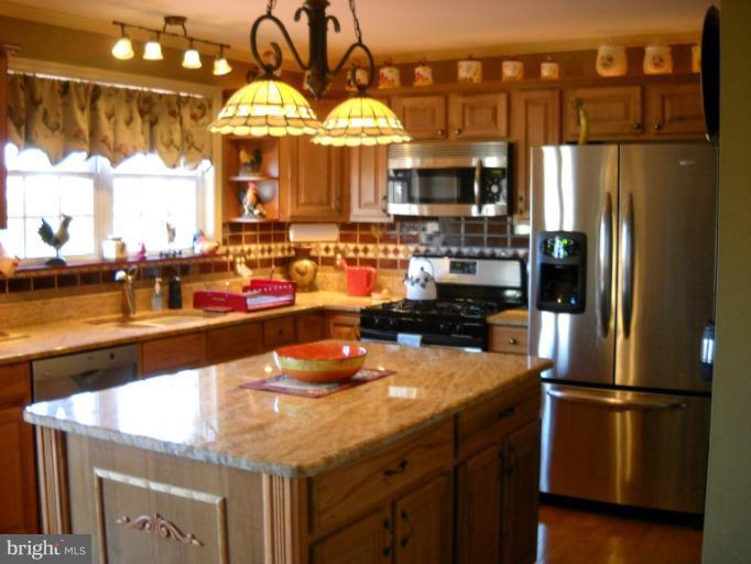 12290 Robin Road Culpeper, VA 22701 - Photo 20 of 26 Light Filled Country Kitchen