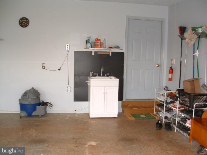 12290 Robin Road Culpeper, VA 22701 - Photo 8 of 26 Garage