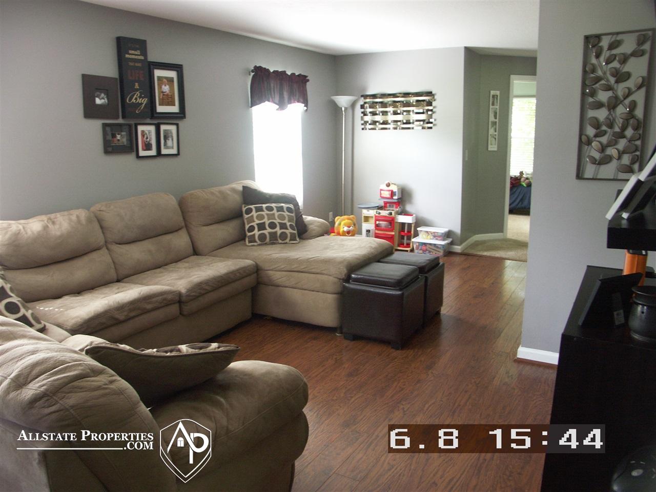 1261 South Genesee Road Burton, MI 48509 - Photo 12 of 36 Living Room