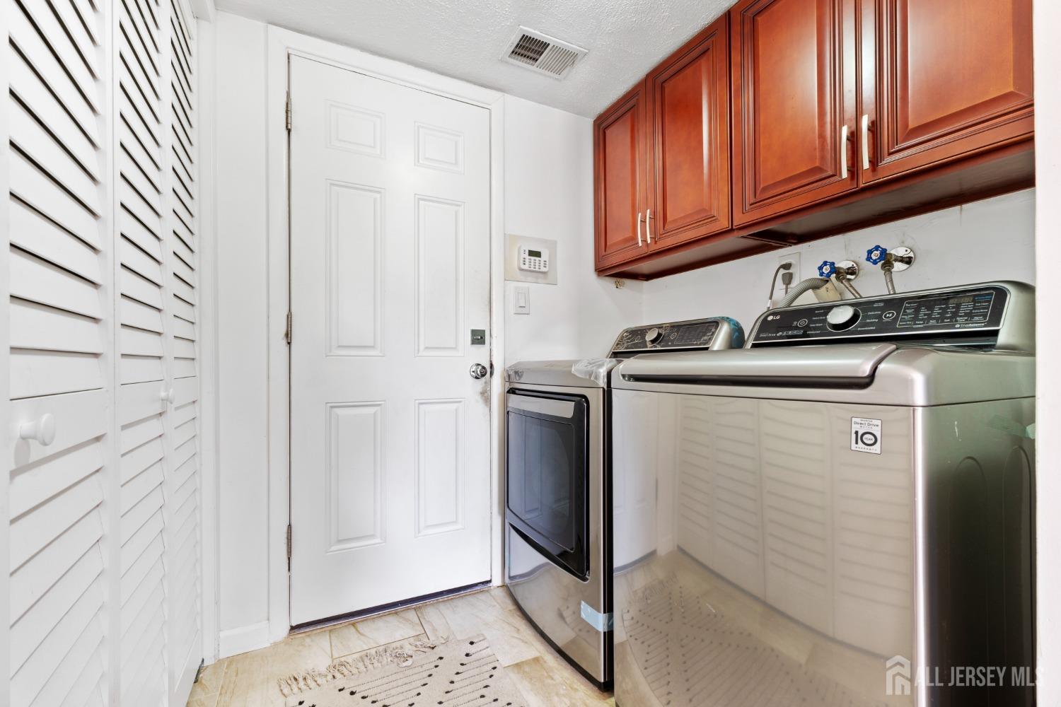 12 Westgate Drive Edison, NJ 08820 - Photo 17 of 46