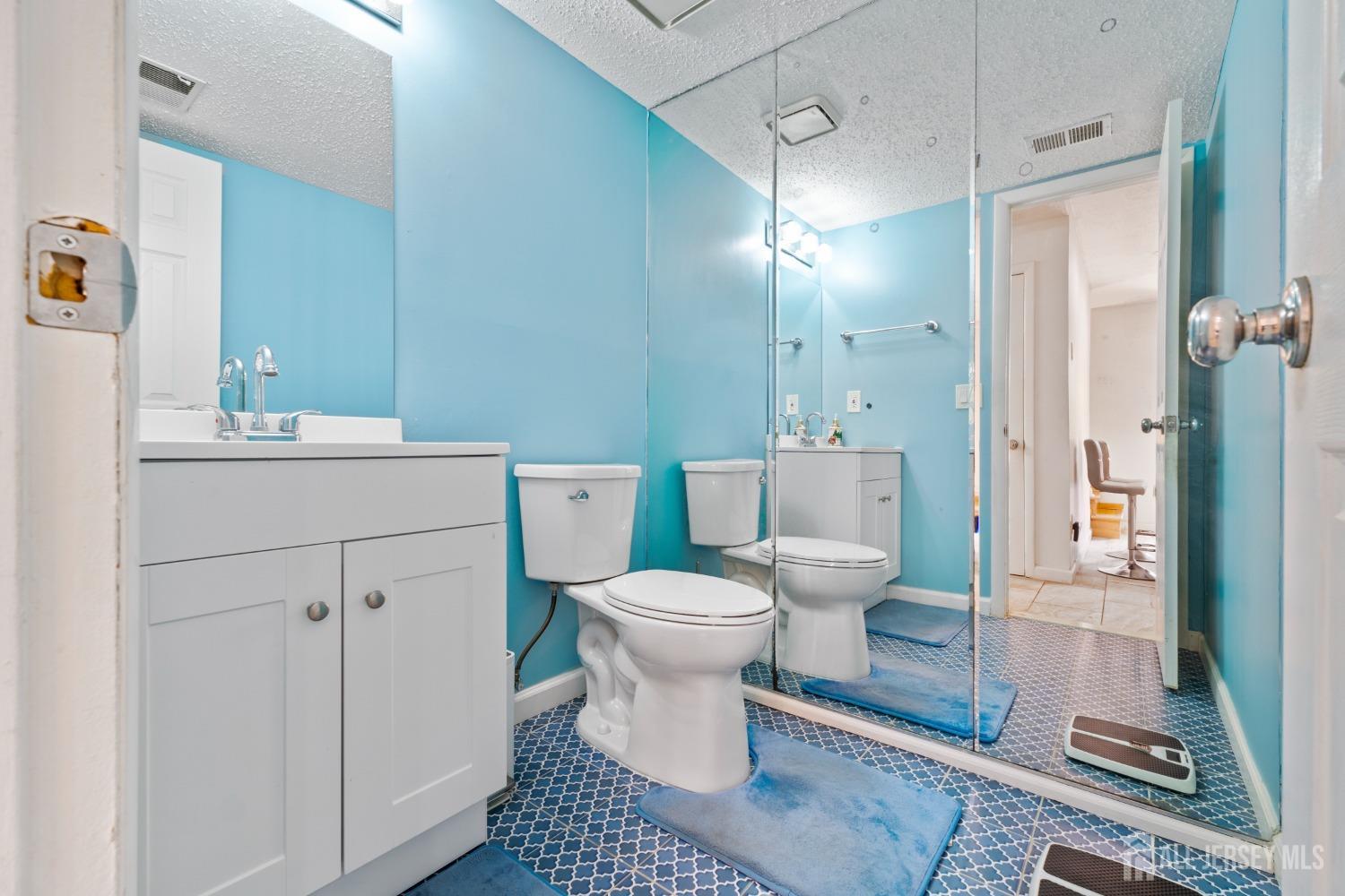 12 Westgate Drive Edison, NJ 08820 - Photo 18 of 46