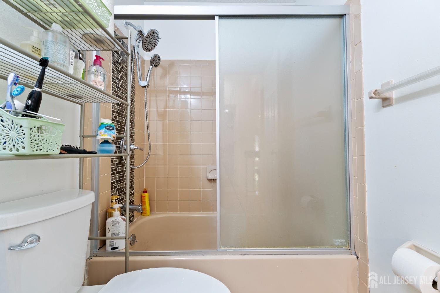 12 Westgate Drive Edison, NJ 08820 - Photo 24 of 46