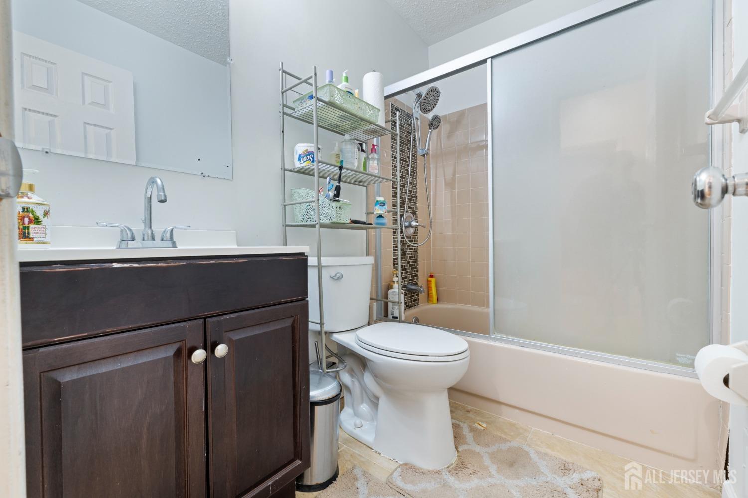 12 Westgate Drive Edison, NJ 08820 - Photo 25 of 46