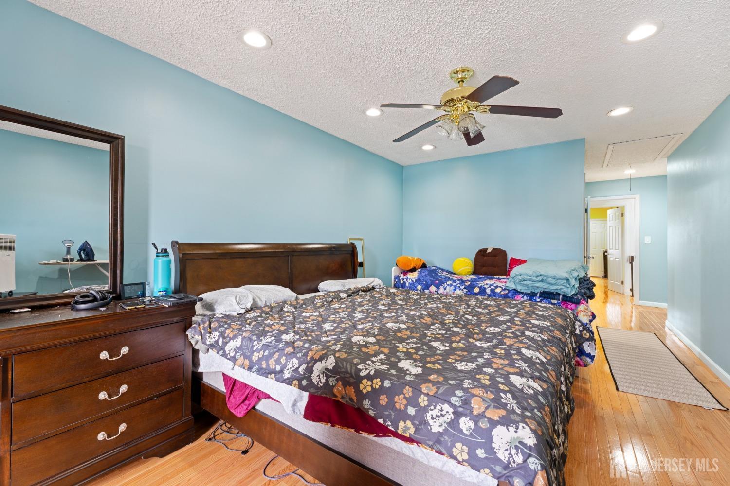 12 Westgate Drive Edison, NJ 08820 - Photo 28 of 46