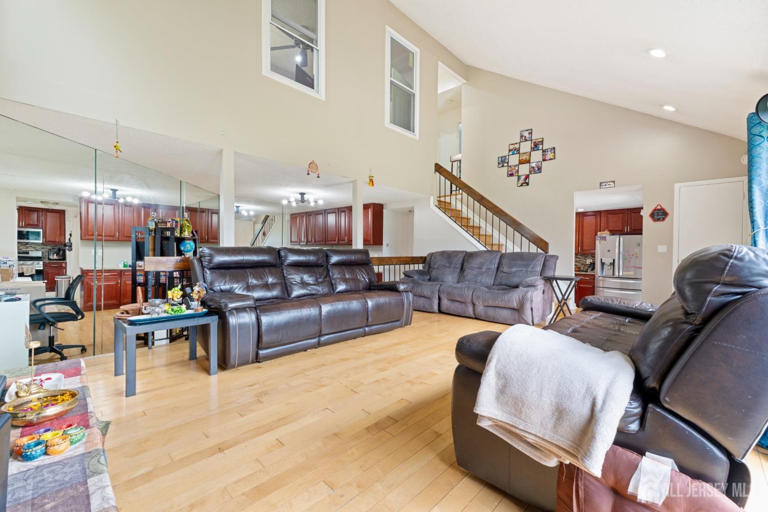 12 Westgate Drive Edison, NJ 08820 - Photo 6 of 46