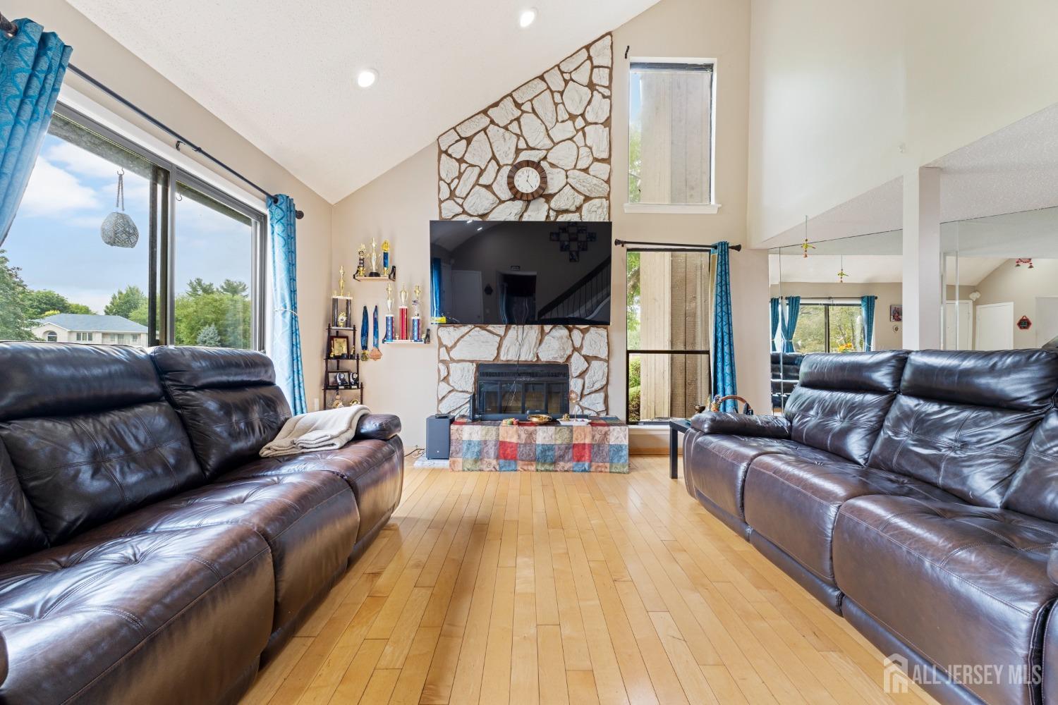 12 Westgate Drive Edison, NJ 08820 - Photo 7 of 46