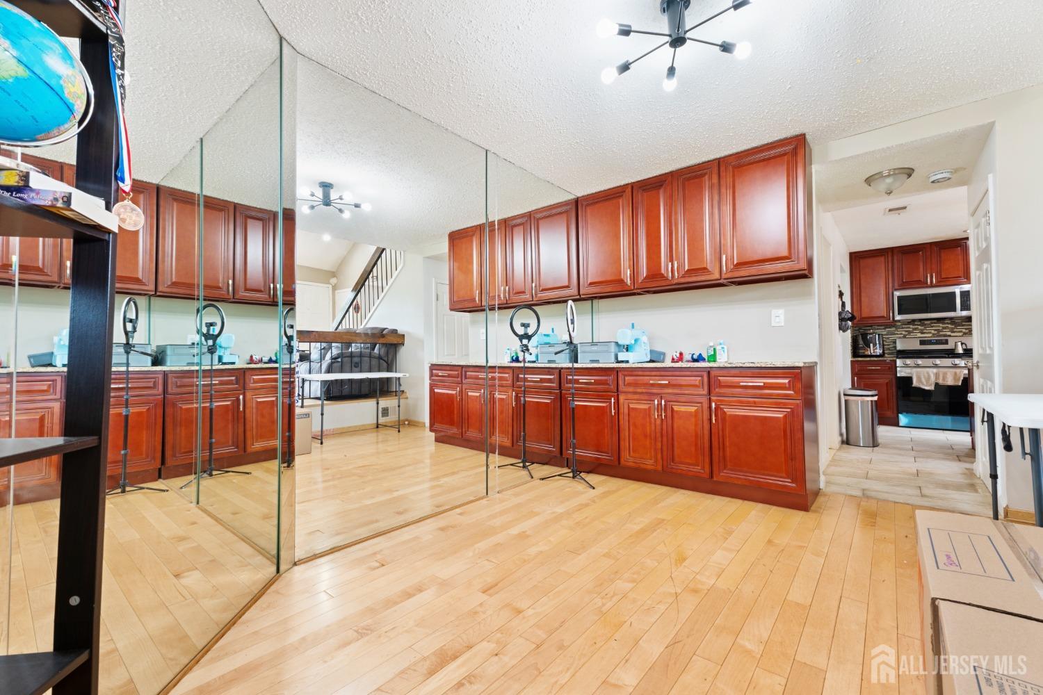 12 Westgate Drive Edison, NJ 08820 - Photo 9 of 46