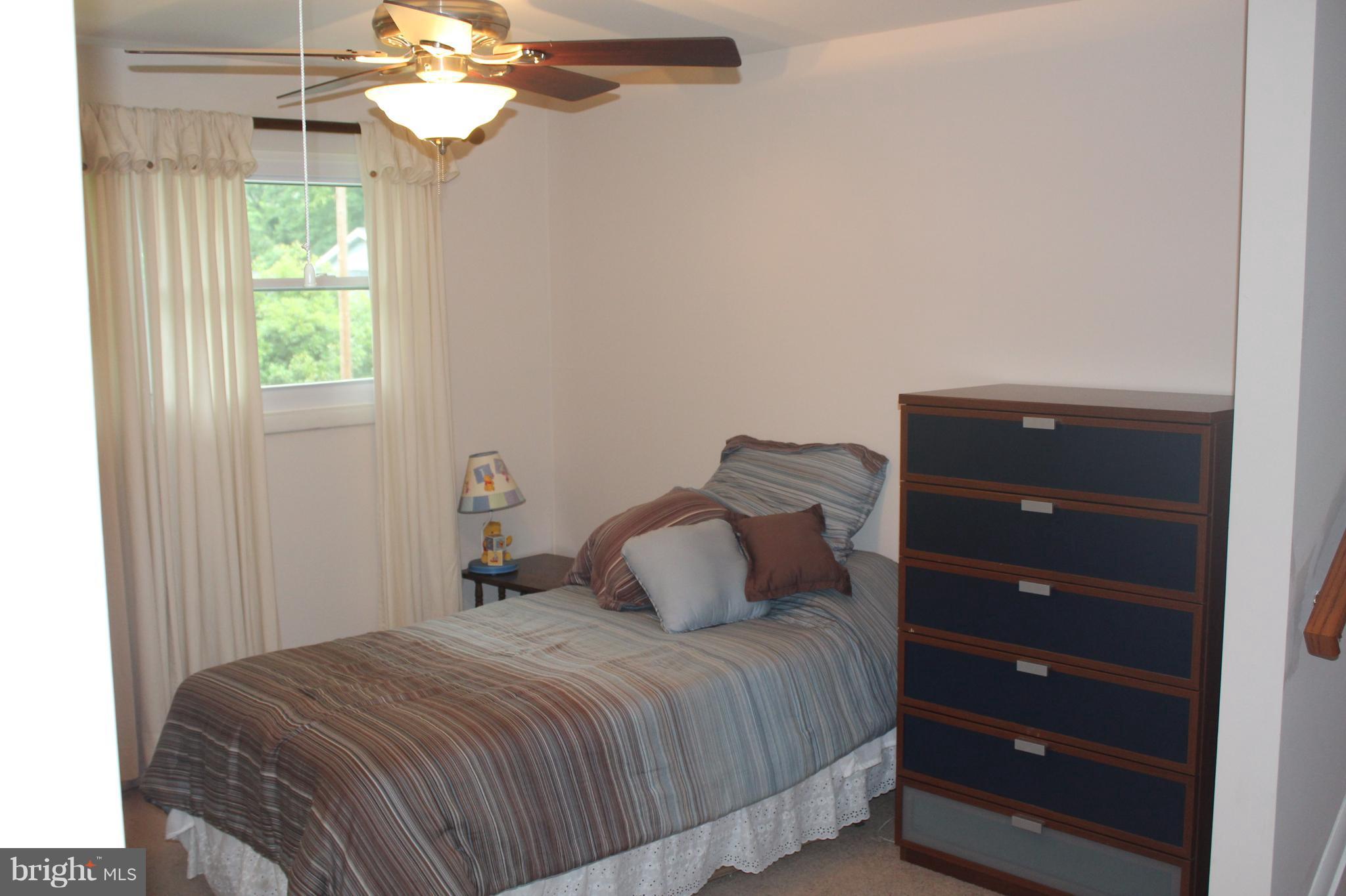 807 Pin Oak Road Severna Park, MD 21146 - Photo 11 of 29 3rd Bedroom