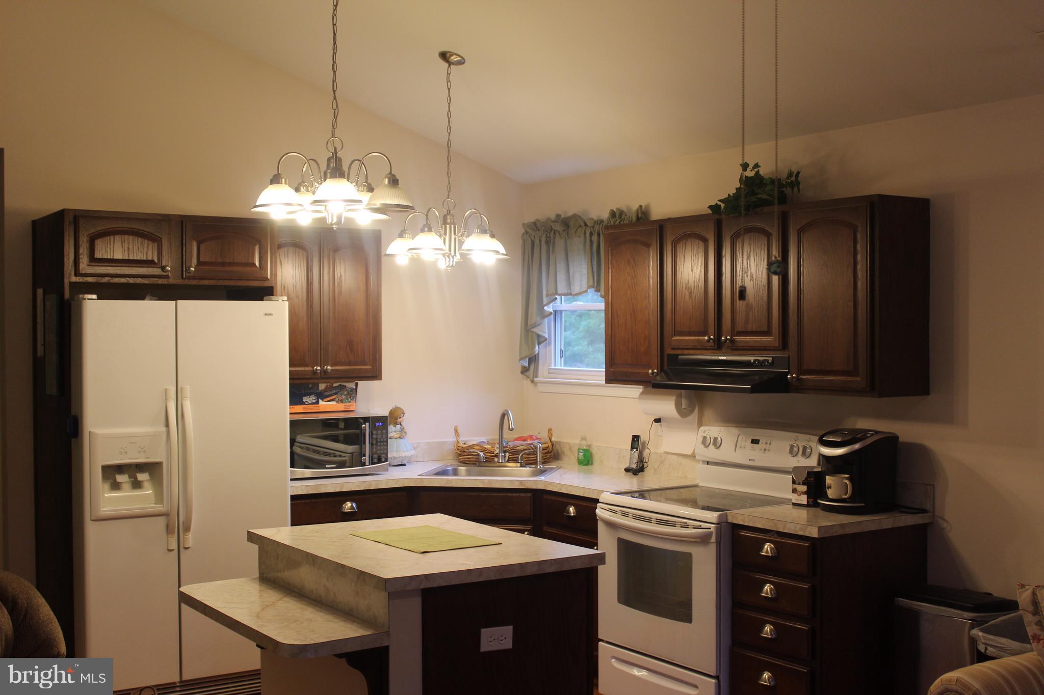 807 Pin Oak Road Severna Park, MD 21146 - Photo 20 of 29 In law suit e- full kitchen!