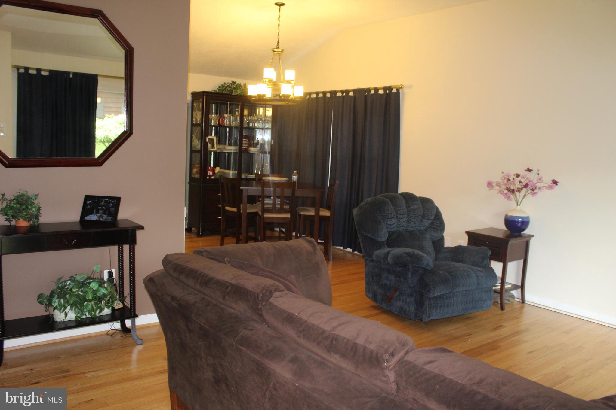 807 Pin Oak Road Severna Park, MD 21146 - Photo 5 of 29 Living Room