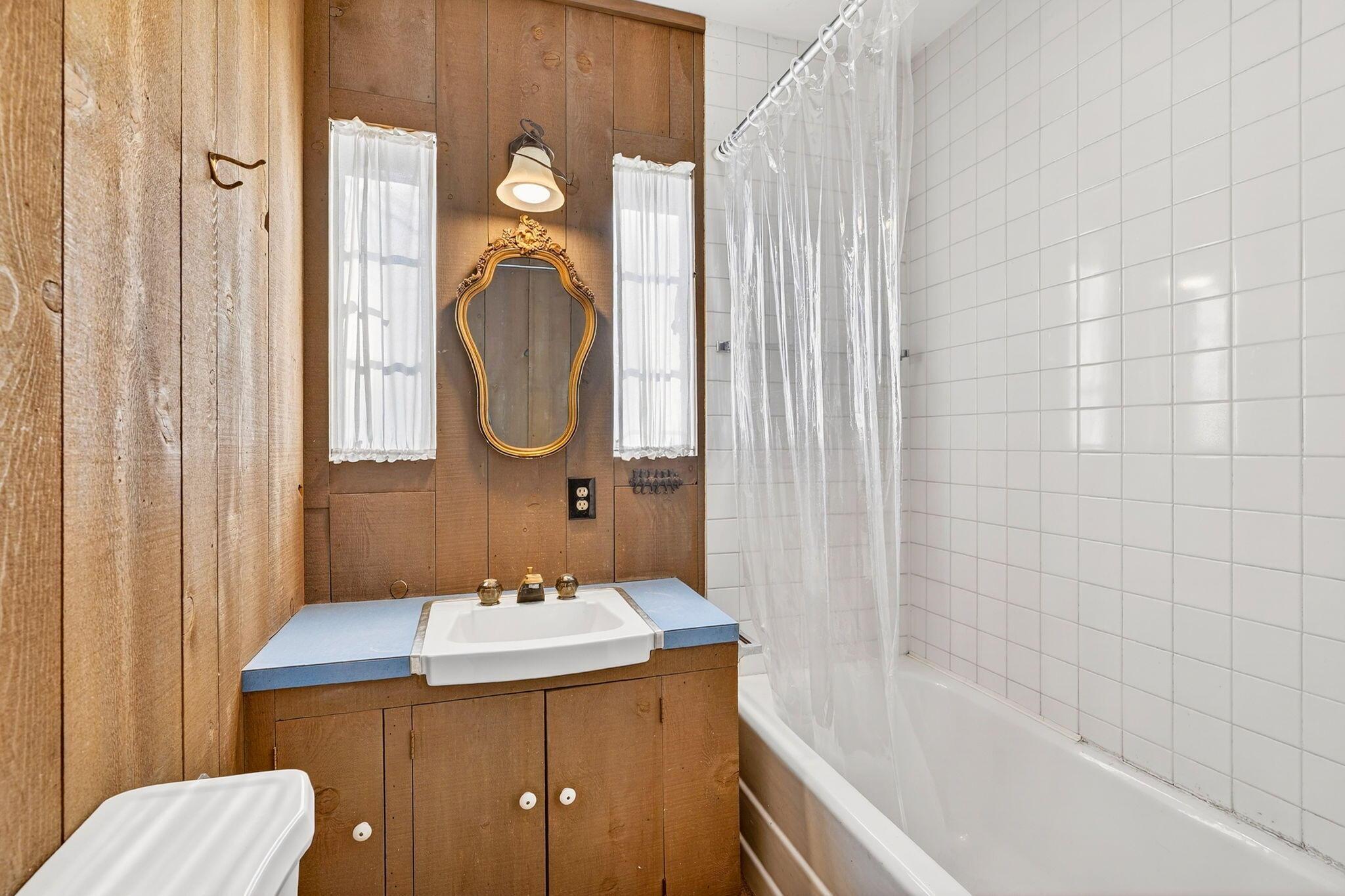 4827 Bellann Road Columbus, OH 43221 - Photo 48 of 85 FULL BATH
