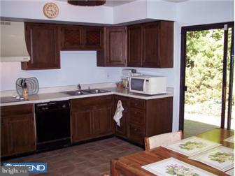 637 Jeffrey Lane Wayne, PA 19087 - Photo 7 of 10 Kitchen