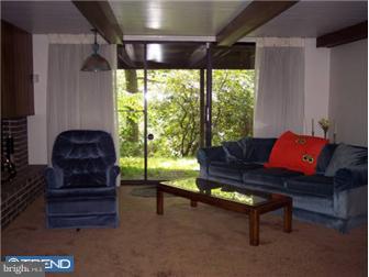 637 Jeffrey Lane Wayne, PA 19087 - Photo 8 of 10 Family Room