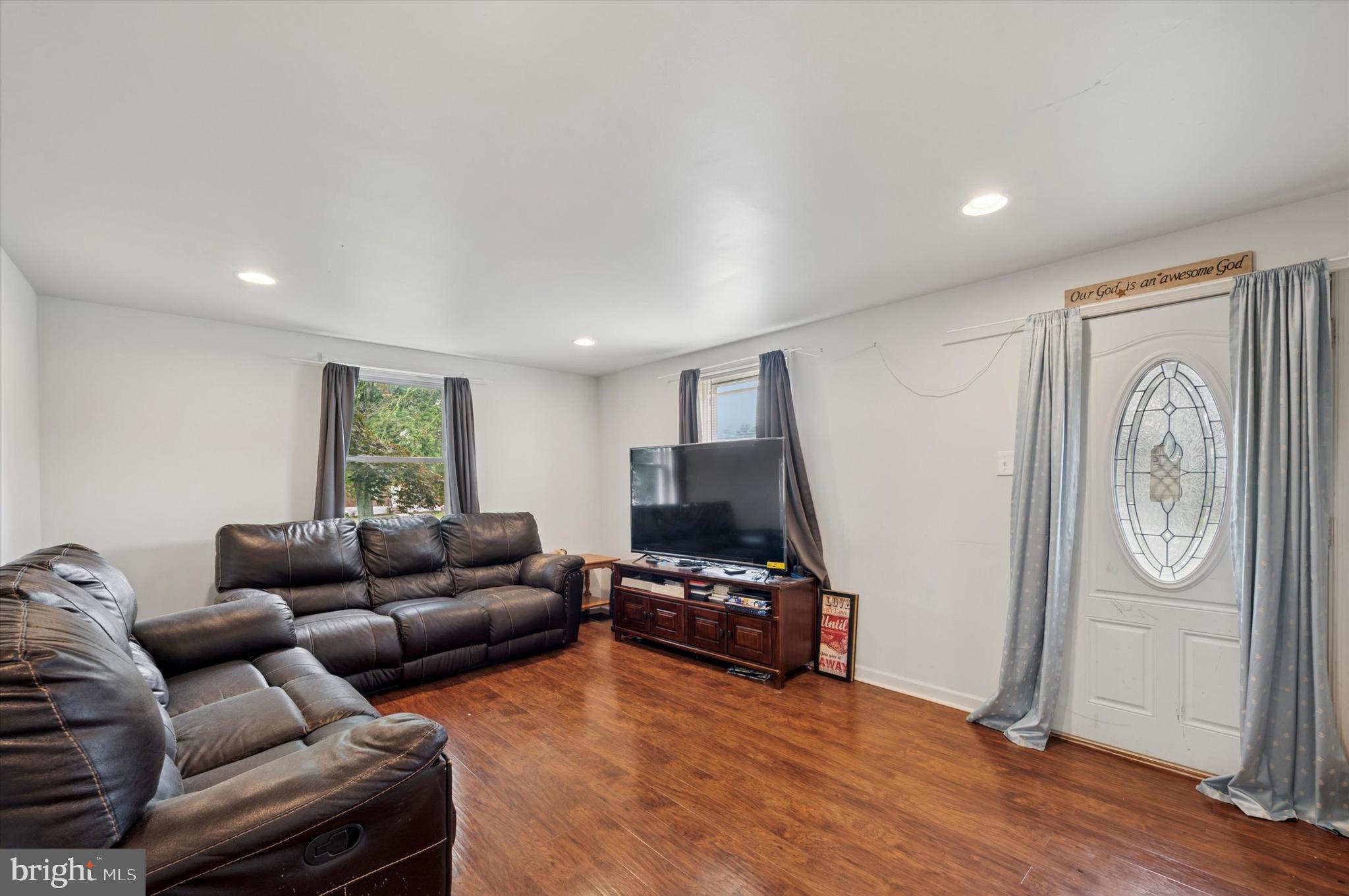 213 Watson Road Sharon Hill, PA 19079 - Photo 3 of 25 Gallery Image 3