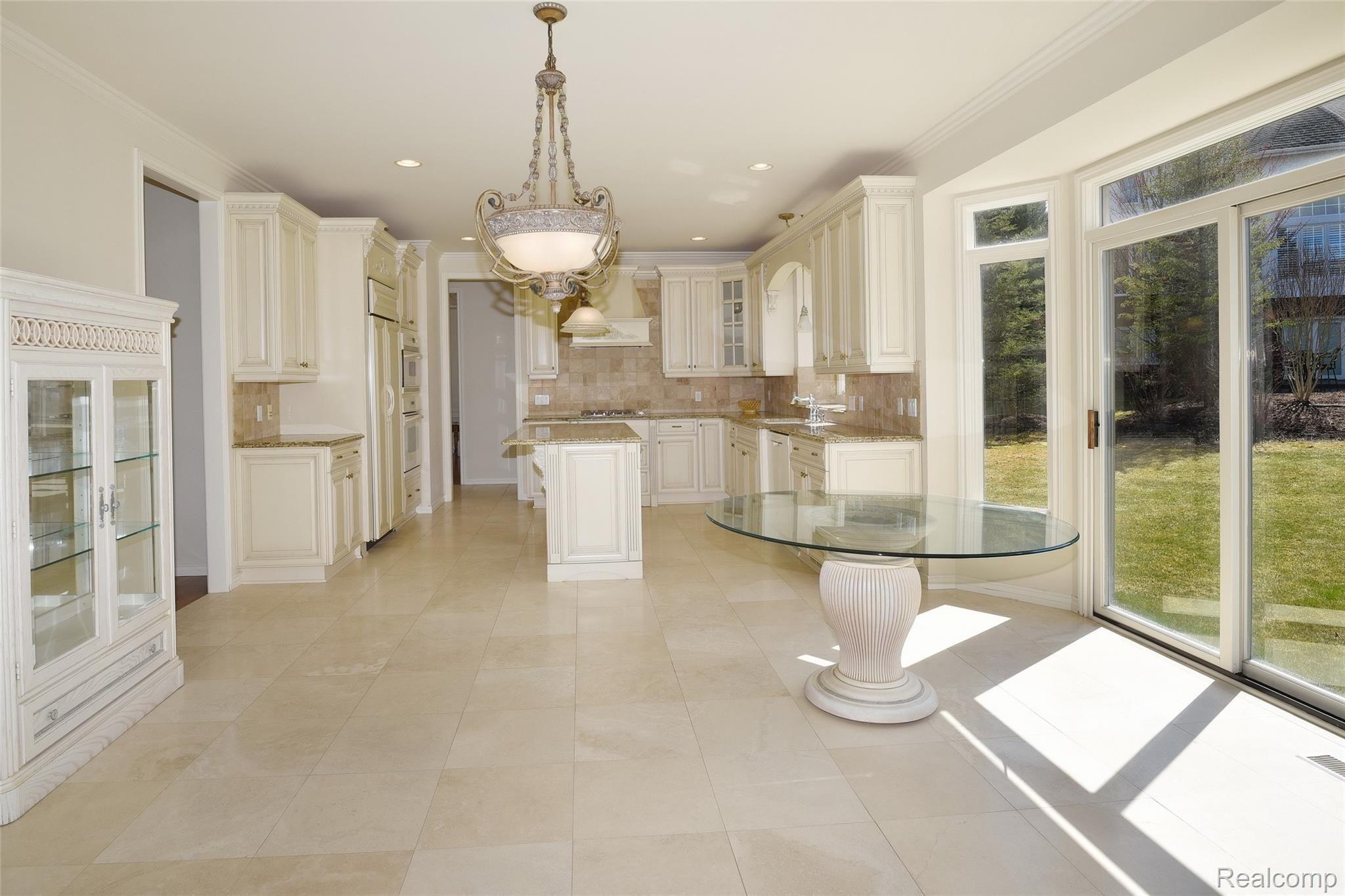 3159 St James Court Rochester, MI 48306 - Photo 6 of 32 Kitchen and Breakfast Room