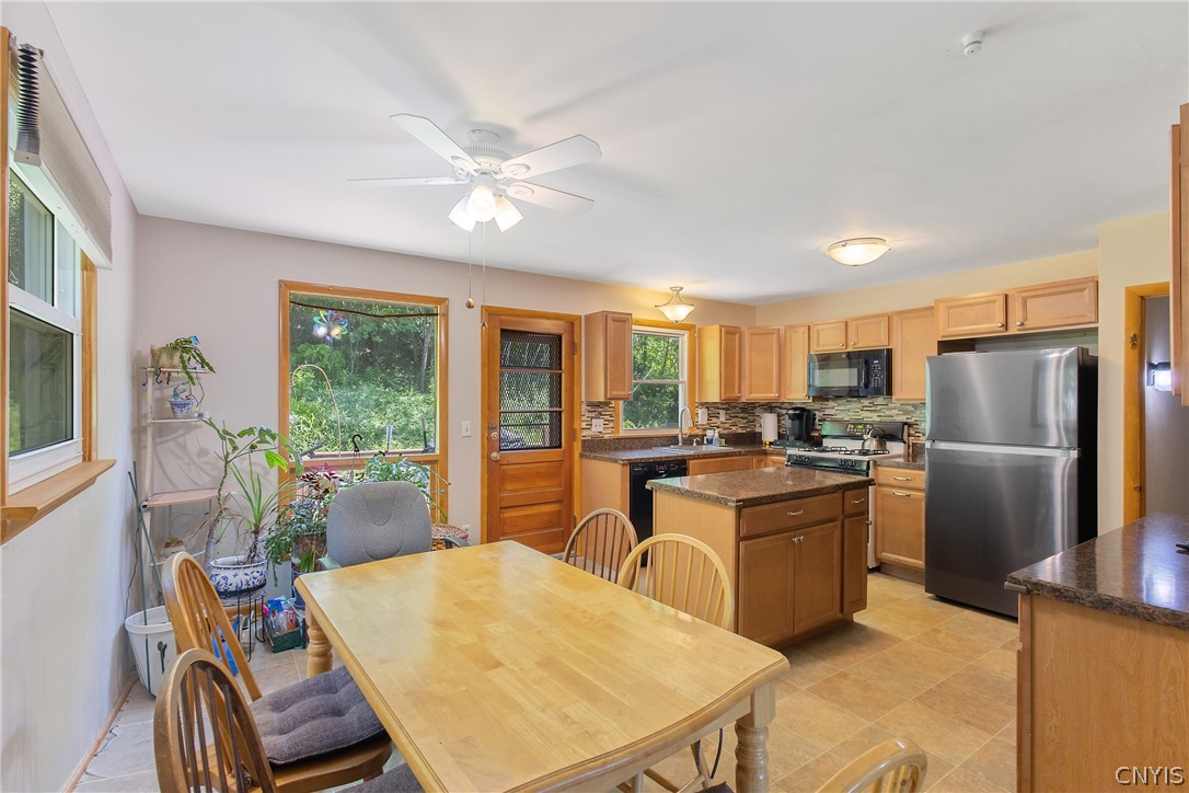 3659 Warners Road Camillus, NY 13209 - Photo 8 of 35