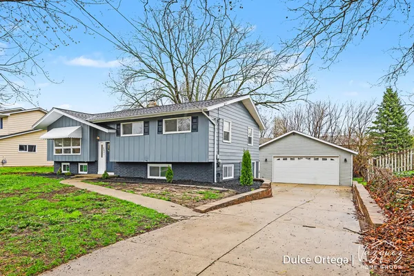 $349,900 | 3042 Perry Avenue Southwest, Wyoming, MI 49519