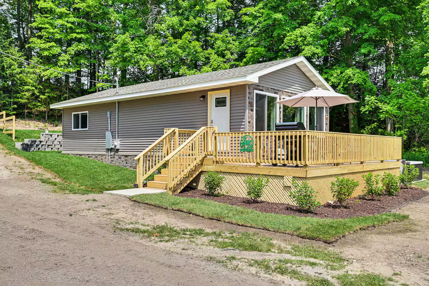 48781 Rush Lake Road Hartford, MI 49057 - Photo 3 of 38 48781 Rush Lake (26)