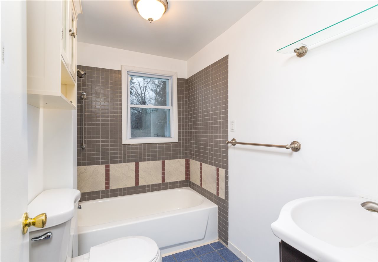 308 East South Airport Road Traverse City, MI 49686 - Photo 12 of 16 1884549-11.JPG