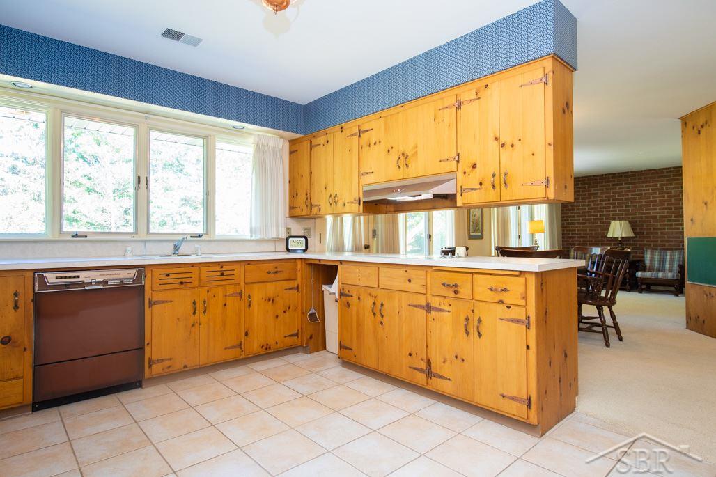 20 Edgewood Road Saginaw, MI 48602 - Photo 6 of 22 50017943-5.JPG