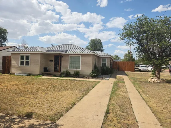 $184,000 | 824 Northeast 2nd Street, Dumas, TX 79029