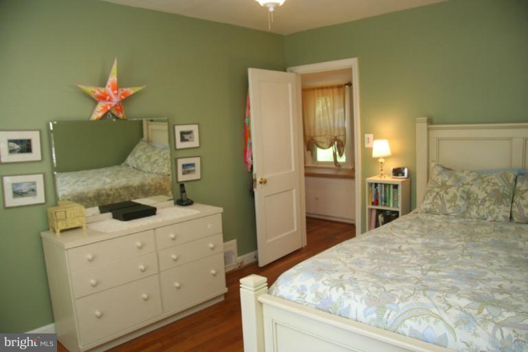 9226 Glenville Road Silver Spring, MD 20901 - Photo 22 of 29 Bedroom (Master)