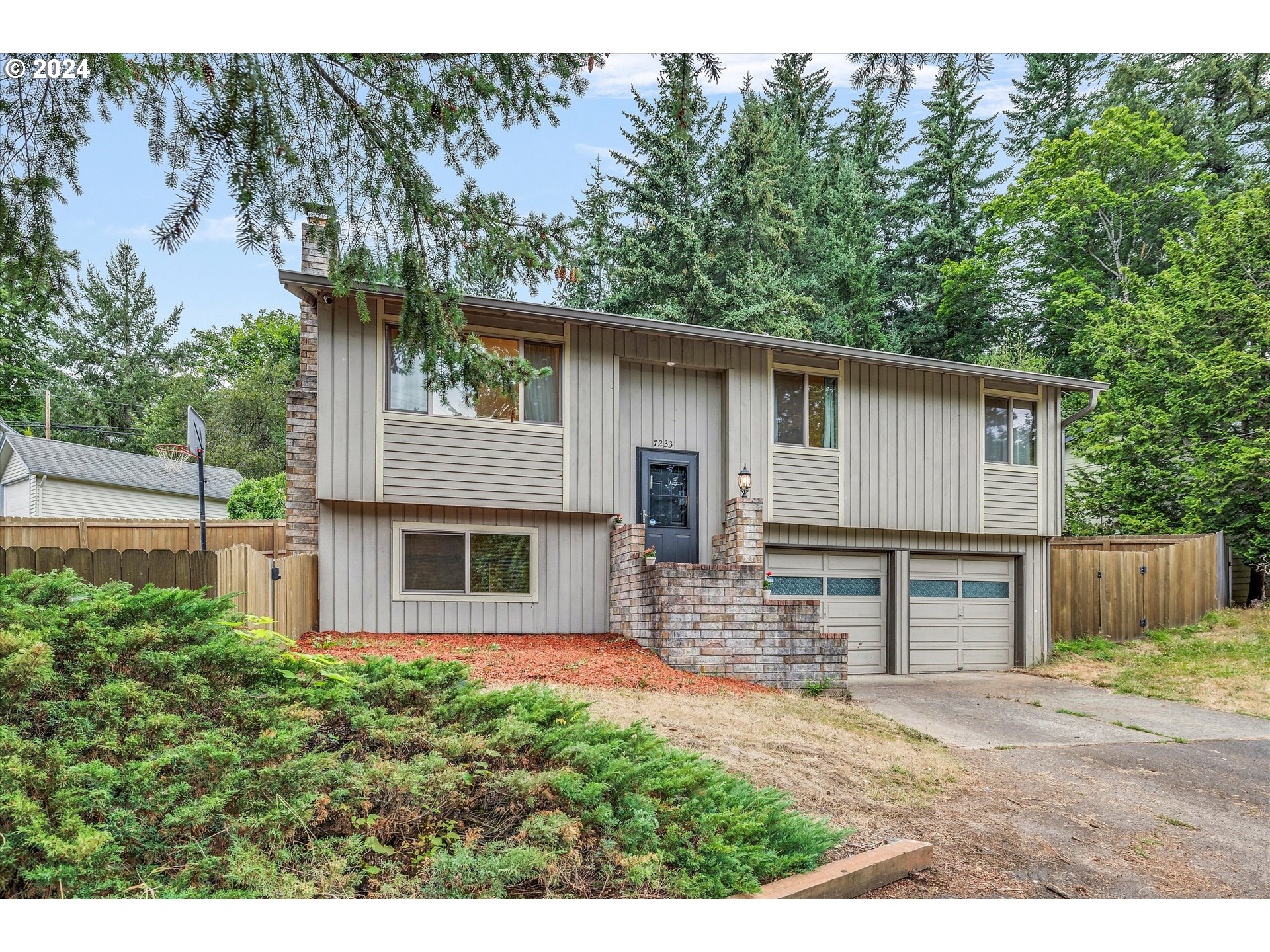 7233 Southwest Capitol Hill Road Portland, OR 97219 - Photo 1 of 34 Gallery Image 1