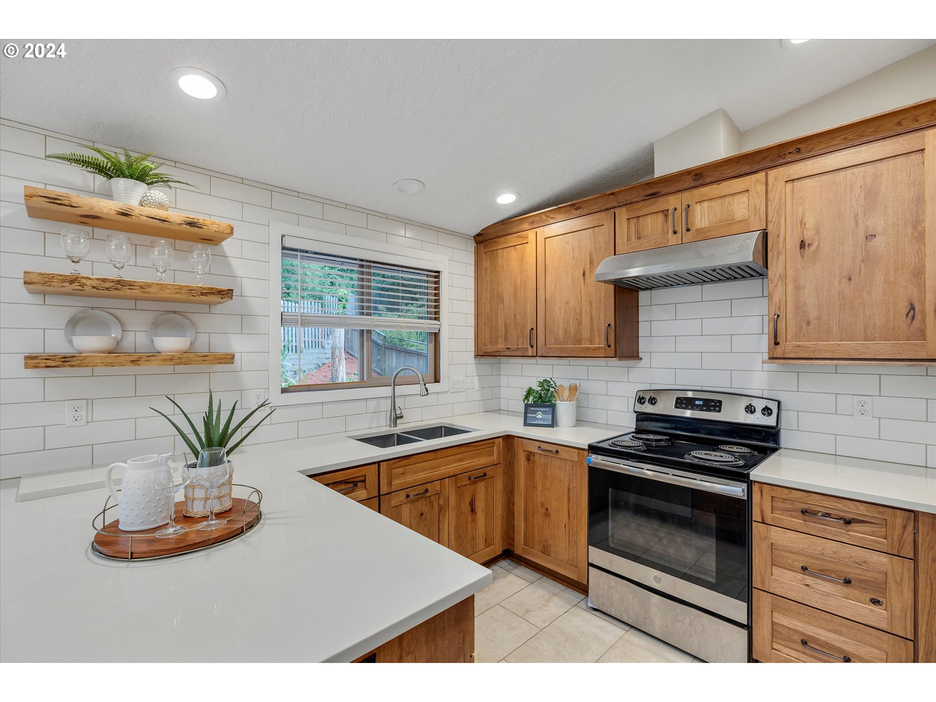 7233 Southwest Capitol Hill Road Portland, OR 97219 - Photo 12 of 34 Gallery Image 12