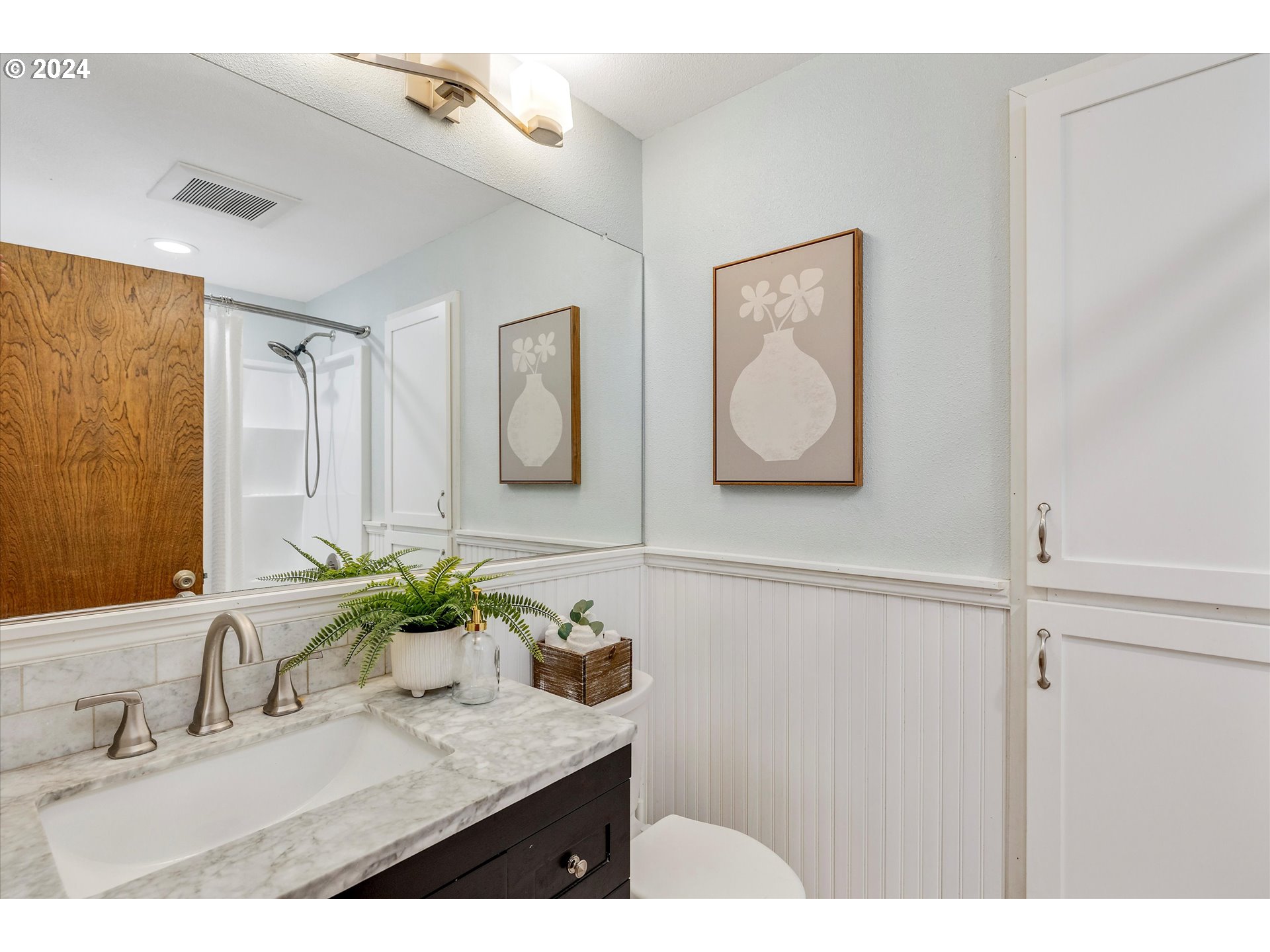 7233 Southwest Capitol Hill Road Portland, OR 97219 - Photo 18 of 34 Bathroom