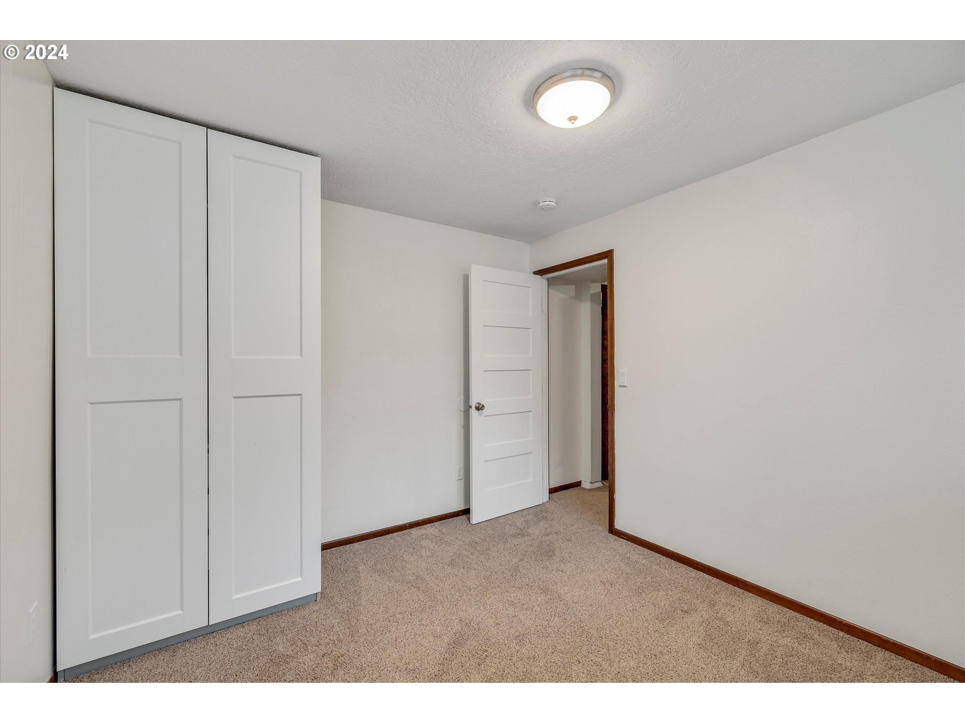 7233 Southwest Capitol Hill Road Portland, OR 97219 - Photo 24 of 34 Bedroom