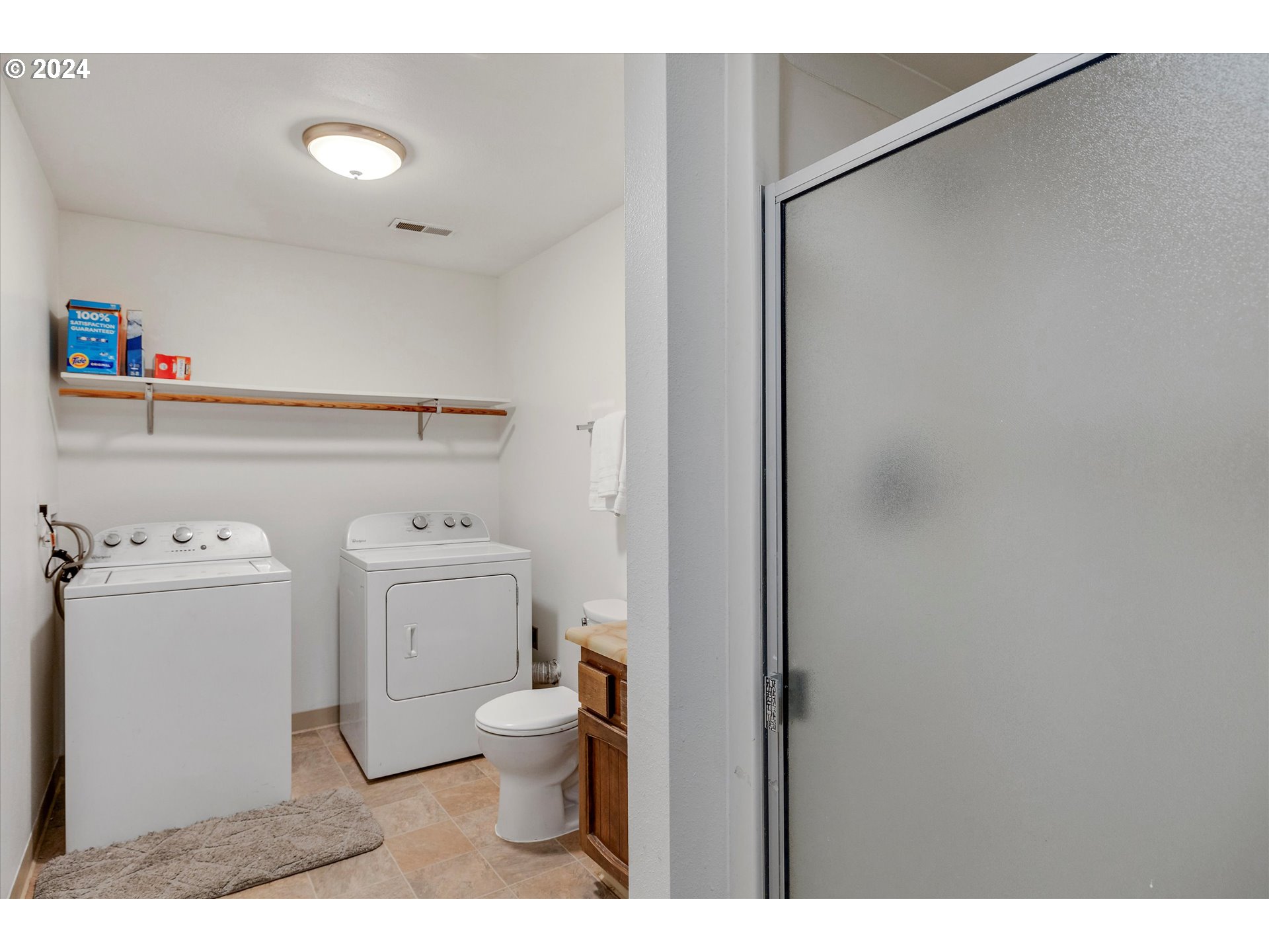 7233 Southwest Capitol Hill Road Portland, OR 97219 - Photo 26 of 34 Bathroom